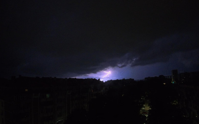 Силни гръмотевични бури удариха Черноморието