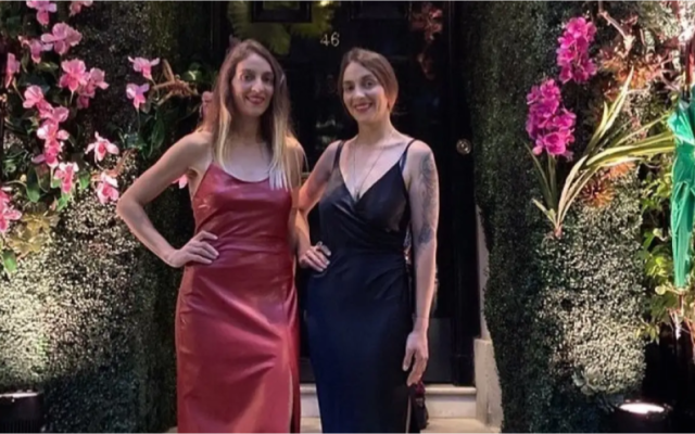 Две от тризначките се връщат у нас след години като просякини в Лондон