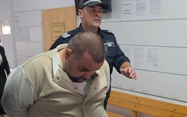 Обвиненият за фалшиви кремации се разплака в съда