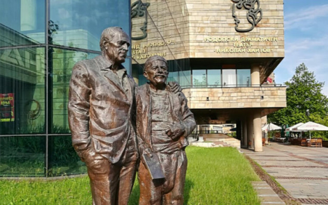 "Колосално престъпление": 50 души са фиктивно назначените в театъра в Смолян