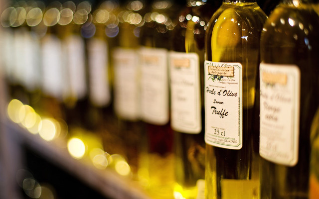 Спряха 27 000 бутилки зехтин менте