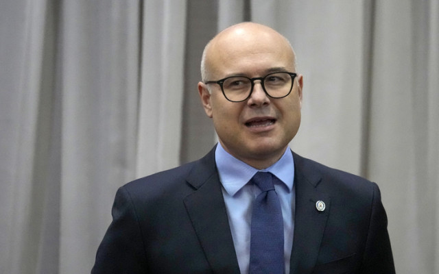 Сръбският премиер подава оставка