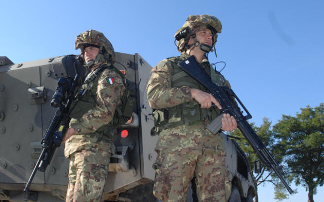 Има недостиг на военни в българската армия
