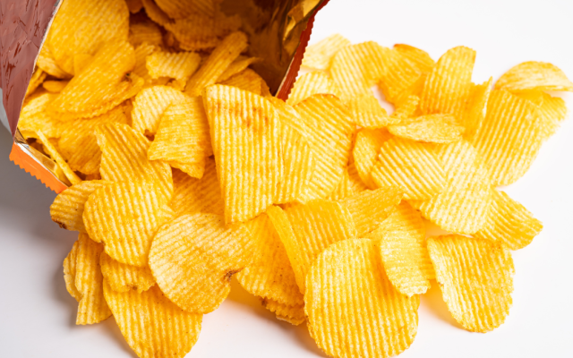 МЗ предвижда нови правила: Без вафли и чипсове в бюфетите в училищата