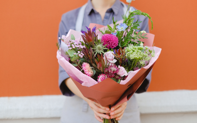 Към всички мъже! За 8-ми март: Ето кои са най-подходящите цветя, които да подарите