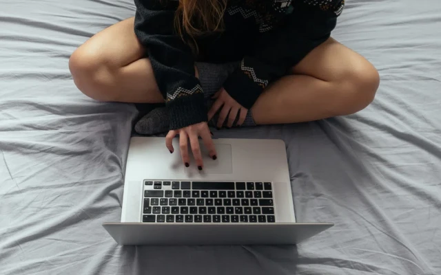 Защо толкова много жени обичат да гледат п*рно?