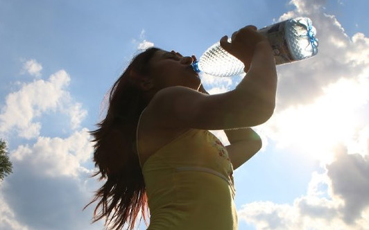 Институциите със спешни препоръки заради жегите: Вода, сянка и по-малко физическа работа