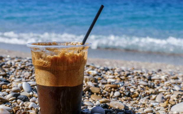 Лекар: Алкохолът, кофеинът и енергийните напитки да се избягват в горещите дни!