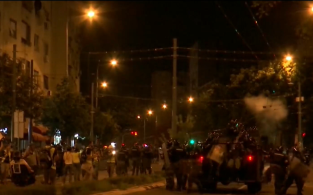 И тази нощ протести в Сърбия