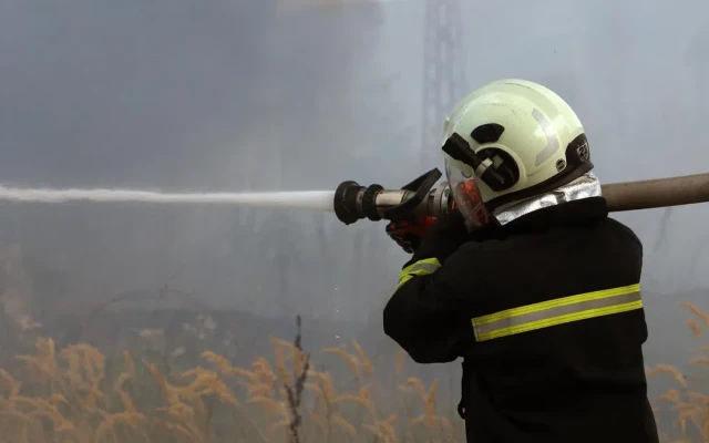 Все още има активни огнища на пожара в Пирин