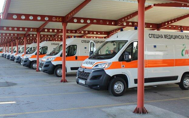 Мъж насочи пистолет към шофьори на линейки в Бургас