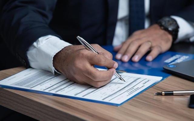 „Тя не е дете“: Може ли да обвинят адвоката на задържания за сексуални отношения с ученичка