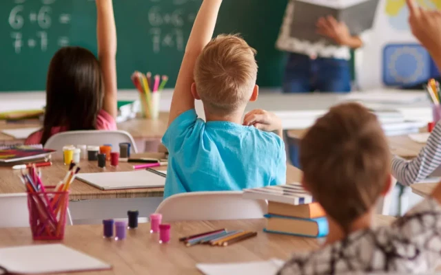 МТСП отпусна еднократна помощ за началото на учебната година на 145 000 ученици