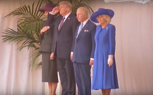 Златна брошка с рубини и диаманти на "Тифани" за кралица Камила,  сребърна купа и чанта от Аня Хиндмарч за Мелания