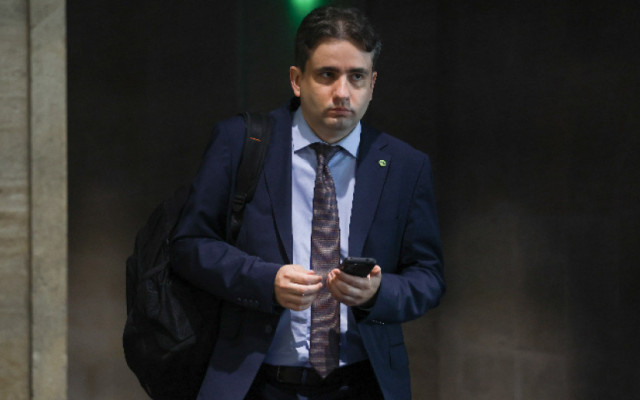 Божанов: Борисов призна, че министерствата са на концесия