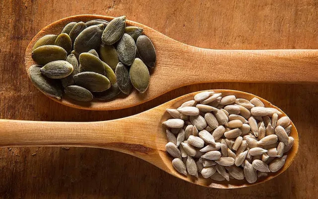 Слънчогледови или тиквени? Ето кои семки са по-полезни