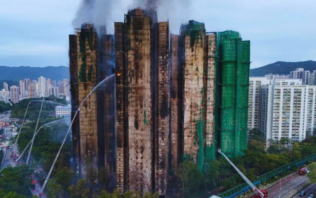 Арести за непредумишлено убийство след пожарa в Хонконг, при който загинаха 44 души