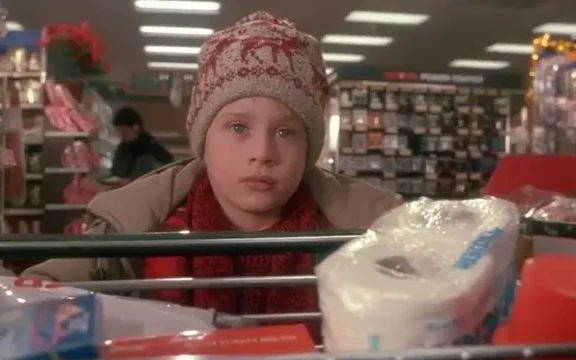 Колко струват хранителните стоки, които Кевин купува в „Сам вкъщи“ през 2025 г.