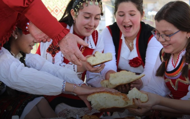 Сирни Заговезни 2026: Дата, обичаи, прошка и подготовка за Великденския пост