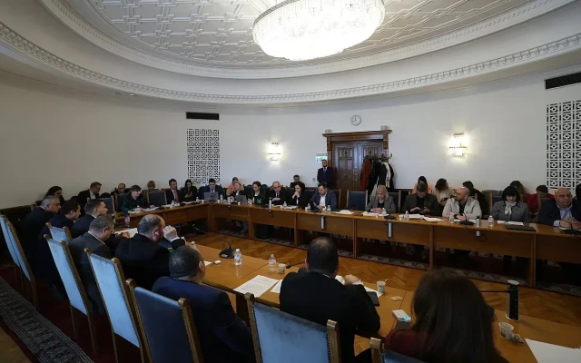 В Правна комисия! Орязаха секциите в чужбина