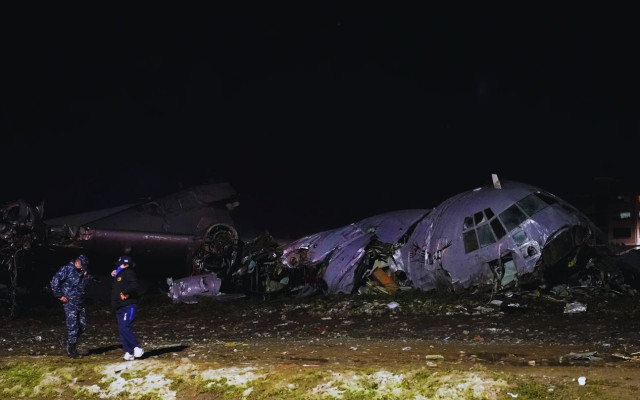 Боливия: Най-малко 20 загинали след катастрофа на военен самолет пълен с пари