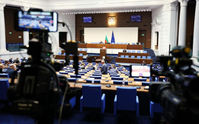 Първият редовен парламентарен контрол със служебното правителство в НС