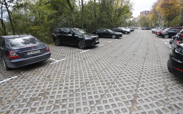 Заплашителни бележки по колите в „Мусагеница“ разпалиха напрежение