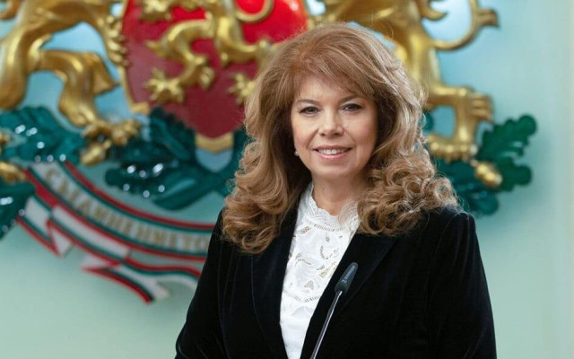 Търси се служебен премиер: Започват консултациите на президента с партиите