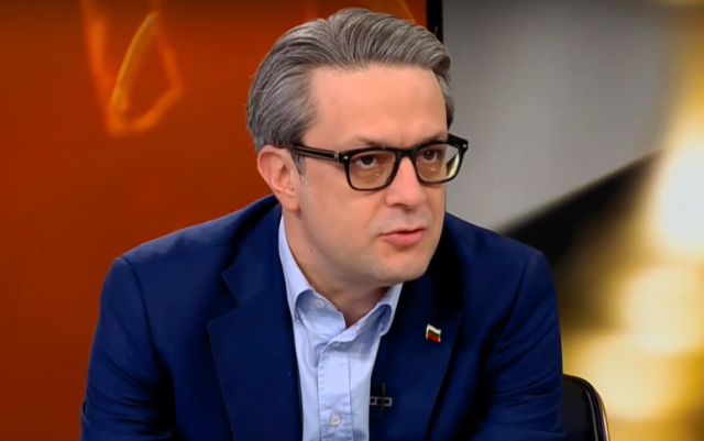 Биков: Държавата да направи преглед от кои сектори в икономиката да се оттегли