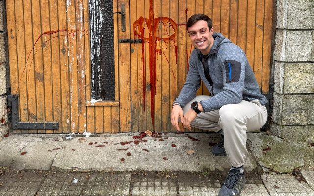 Изненада! Стана ясно кой напръска с боя гаража на Филип Буков, от завист е