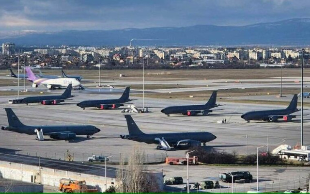 Двама министри се обясняваха пред депутатите за US военните самолети на летище "В. Левски"