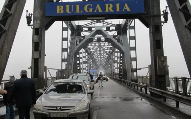 Затварят Дунав мост за часове заради ремонт