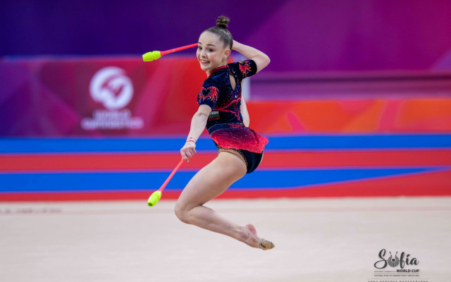 Две българки във финалите на СК по художествена гимнастика в София