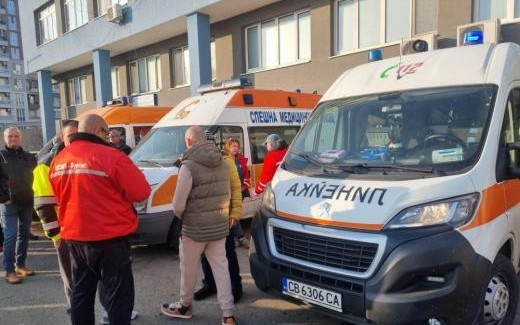 Шофьори на линейки в Бургас на протест: Глобяват ги за превишена скорост, докато спасяват животи