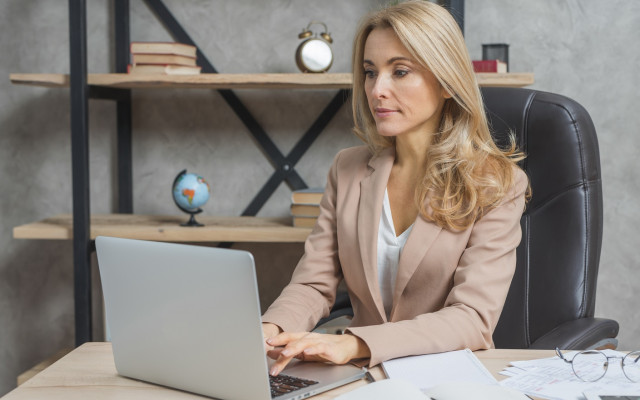 Жените все още чакат истинско равенство: Какво казват статистиките