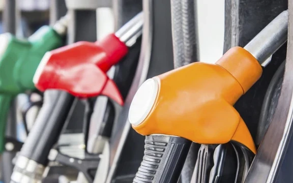 25 млн. евро помощ заради цените на горивата - кой има право на компенсация