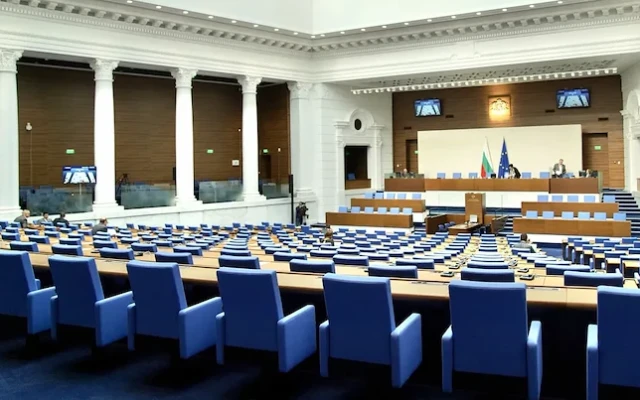 Свикват спешно парламента заради кризата с горивата