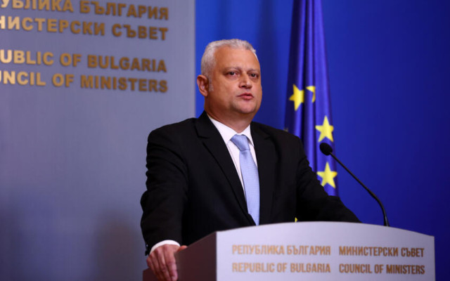 Прокуратурата започна разследване срещу вътрешния министър Емил Дечев по сигнал на Пеевски