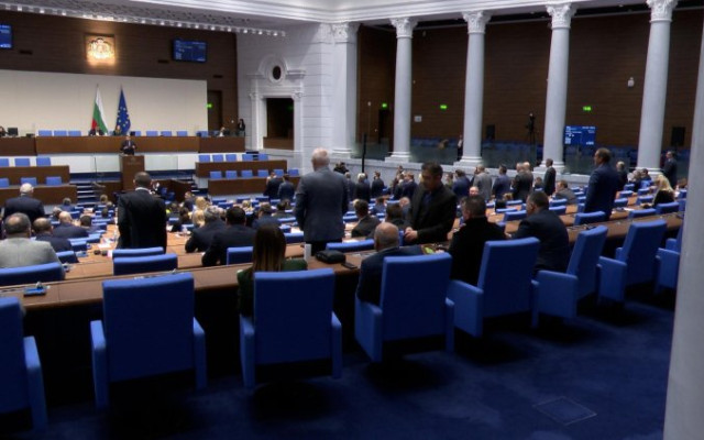 НС реши добавки за Великден и Коледа да се изплащат всяка година