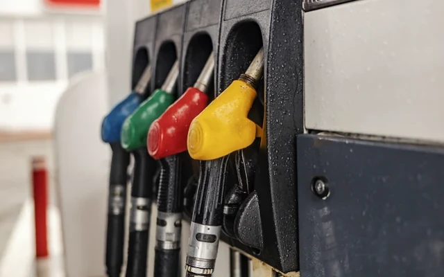 Цената на петрола скочи над 100 долара