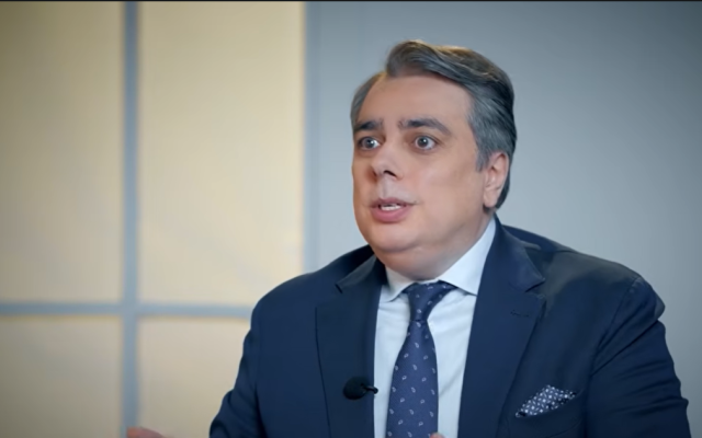 Асен Василев пред Мон Дьо: Аз не съм гей, това е пълна лъжа