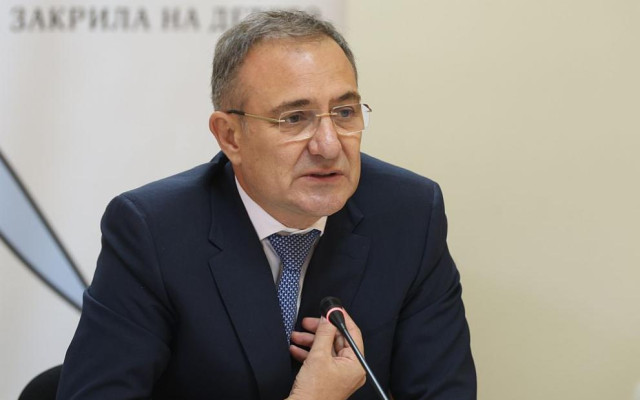 Гуцанов: Правителството се държи като туроператорска компания