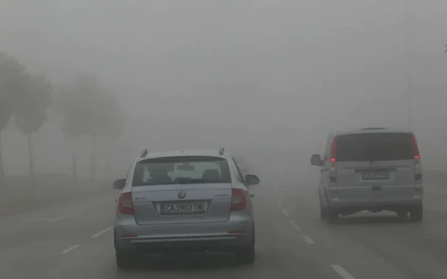 Мъгла и ремонти блокират трафика у нас