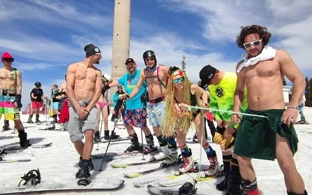 Ски и сноуборд по бански отново събира ентусиасти в Пампорово, избират и Мис "Бикини"