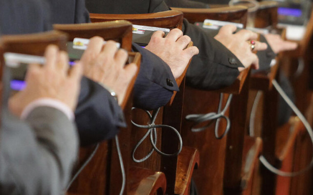 Депутатите приеха на второ четене промените в удължителния бюджет