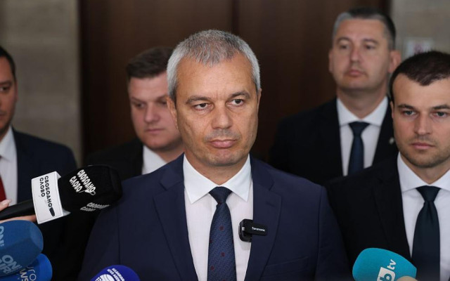 Костадинов: Няма нищо по нормално от това да позволим вноса на руски петрол