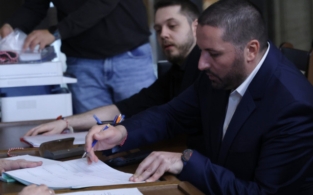 Бащата на загиналата в катастрофа Сияна се регистрира за изборите