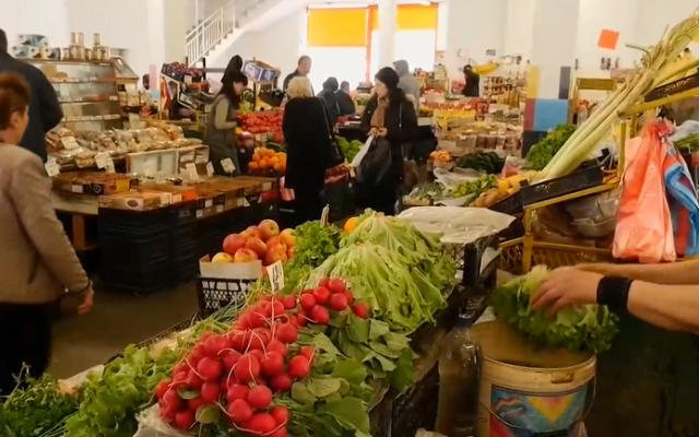 Поскъпването продължава: Вдигат се цените на основни храни, плодове и зеленчуци