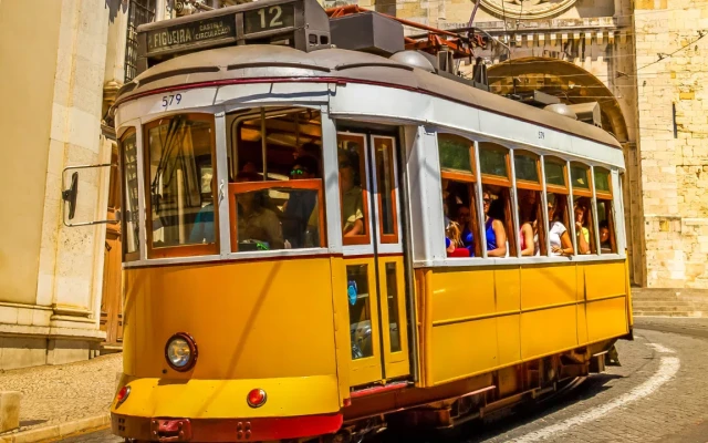 Почти 51% от европейците не са използвали обществен транспорт през 2024 г.