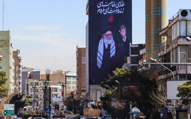 Шести ден война: Иран отвръща на удара, докато офанзивата на САЩ и Израел се разширява в региона